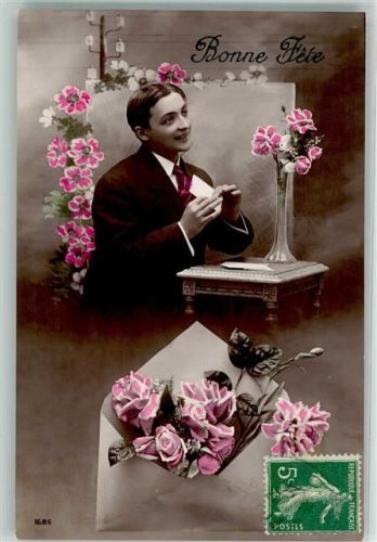 Mann mit einem Brief Blumenvase Rosen im Briefumschlag Bonne Fete