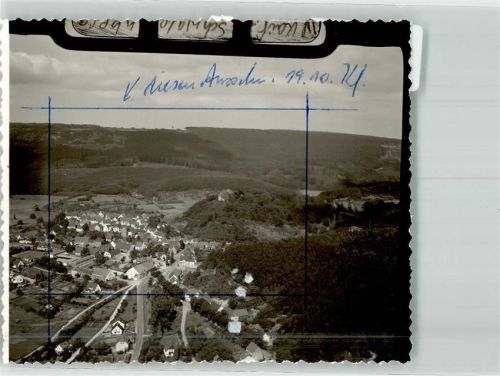 Schwalenberg Fliegeraufnahme vom Ort und der Burg Schwalenberg Foto Original aus Archiv eines Ansichtskartenverlags Ort handschriftlich Striche auf der Bildseite