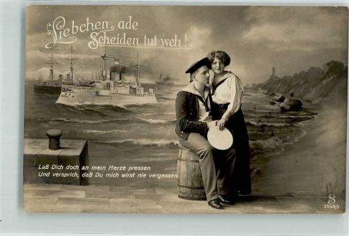 1914 Matrose drückt zum Abschied seine Liebste Fotostudioaufnahme Kriegsschiff Hansa