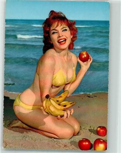 Bananen und Äpfel am Strand