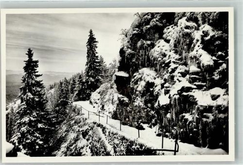 Belchen Der verschneite Rundweg entlang des Berges