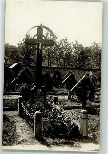 Jesus am Kreuz Kriegsgräber ?