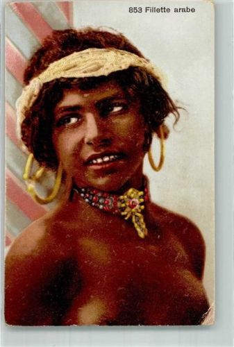 Eine barbusige dunkelhäutige Araberin Schwarzafrikan. Erotik Gebrauchsspuren