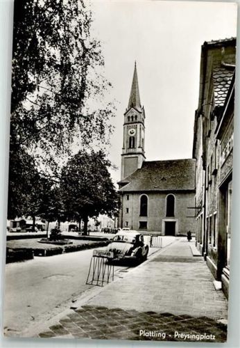 Plattling Preysingplatz mit Kirche St. Magdalena