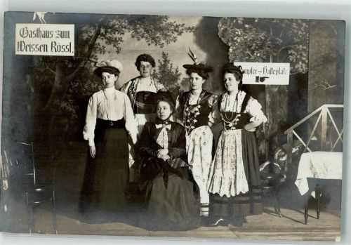 Gasthaus zum Weissen Rössl Tracht