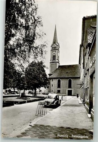 Plattling Preysingplatz mit Kirche St. Magdalena