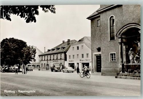 Plattling Preysingplatz mit Rathaus Fahrrad LKW