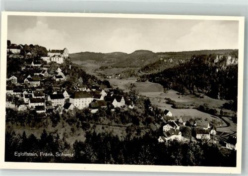Egloffstein mit Burg Egloffstein über den Dächern der Altstadt