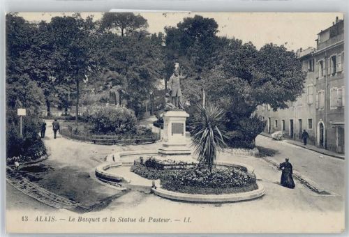 La Ferte-Alais Le Bosquet, Statue de Pasteur