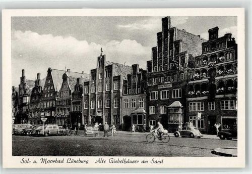 Lüneburg alte Giebelhäuser Am Sand Fahrrad VW Käfer
