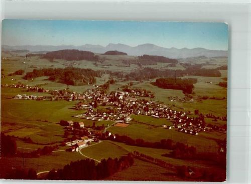 Weiler-Simmerberg Fliegeraufnahme des Ortes mit Pfarrkirche St. Blasius Foto Original aus Archiv eines Ansichtskartenverlags Ort handschriftlich