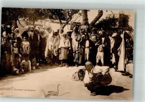 Tunis Ein Schlangenbeschwörer Ort lt. Fotograf Lehnert & Landrock