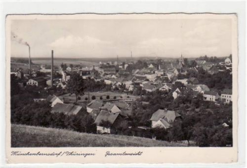 Münchenbernsdorf i. Thür. mit Gesamtansicht gelaufen von 1937. Gute Erhaltung.