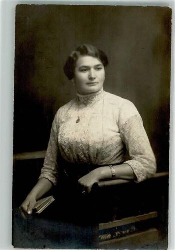 Furth im Wald 1925 Junge Frau mit Buch Ort handschriftlich