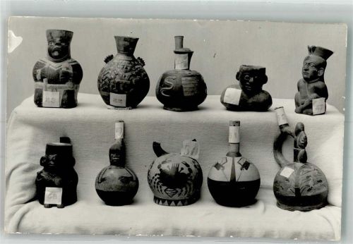 Sammlung von präkolumbischen Huaco-Keramikgefäßen