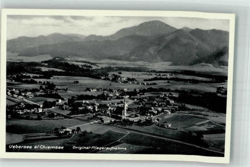 Übersee Fliegeraufnahme des Ortes mit Pfarrkirche St. Nikolaus