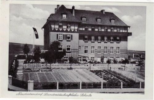 Neudietendorf mit Landwirtschaftliche Schule gelaufen. Marke entfernt, sonst gut erhalten.