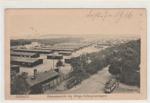 Giessen. Gesamtansicht des Kriegs-Gefangenenlagers. Feldpost, Stempel von ca. 1916. Leichte Stempelspuren, leichte Abschürfungen, leicht fleckig, sonst gut erhalten