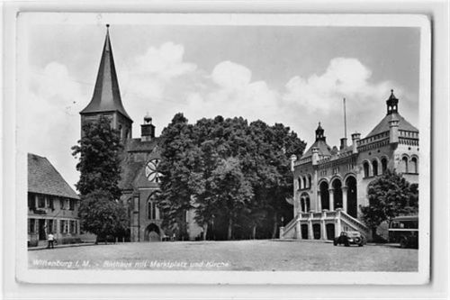 Wittenburg in Mecklenburg. Rathaus mit Marktplatz und Kirche gelaufen. Gute Erhaltung.