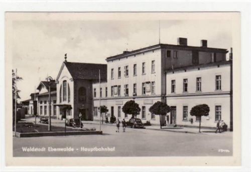 Eberswalde Fotokarte von Waldstadt Eberswalde. Abgebildet ist der Hauptbahnhof. Postalisch befördert mit Marke 1956. Sehr gut erhalten.