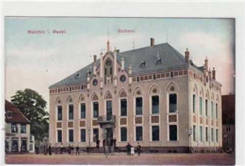 Malchin i. Meckl. mit Rathaus. Ungelaufen. Gute Erhaltung.