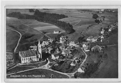 Rickenbach. Kirche und Umgebung vom Flugzeug aus gelaufen. Marke entfernt, Abrißspuren kleiner Knick oben rechts und unten links, leicht fleckig, sonst gut erhalten