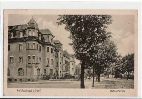 Reichenbach Reichenbach mit Bahnhofstraße gelaufen von 1922. Leichter Bug linke Seite, sonst gut erhalten