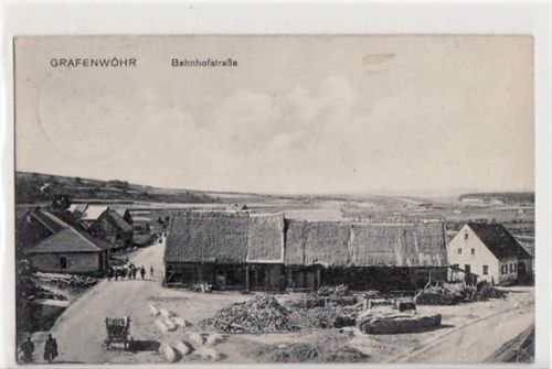 Grafenwöhr mit Bahnhofstraße gelaufen, Datum nicht lesbar. Leichter Stempeldurchdruck, kleiner Knick unten rechts, leicht fleckig, sonst gut erhalten