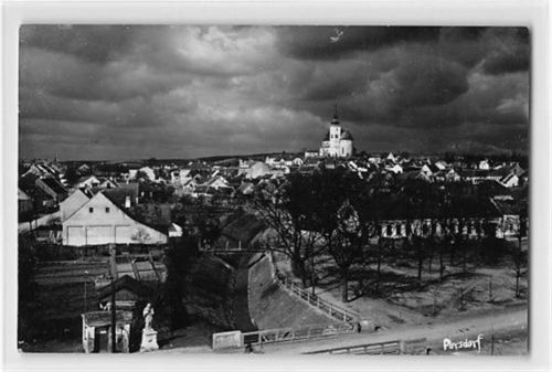 Porsdorf. Gesamtansicht mit Kirche gelaufen. Marke entfernt kleiner Knick oben rechts, leicht bügig, sonst gut erhalten