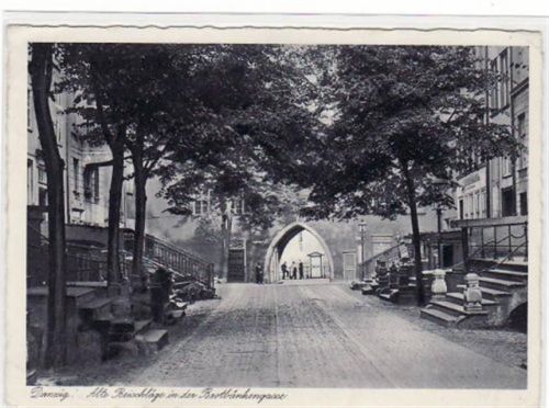 Danzig Danzig / Gdansk " Alte Beischläge in der Brotbänkengasse " gelaufen, 1942. An den Ecke n kleine Knicke, sonst gut erhalten