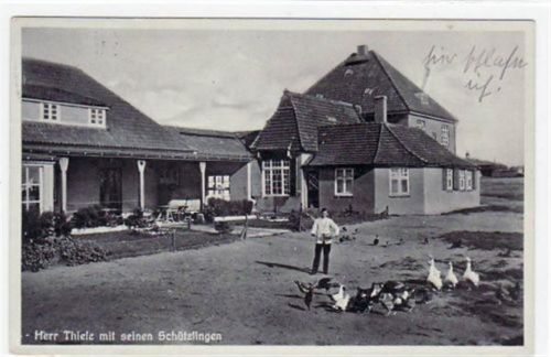 Nordseebad Duhnen mit Druiden -Kinderheim, Herr Thiele mit seinen Schützlingen gelaufen, mit Marke und Stempel, Datum nicht lesbar. Leichter Stempeldurchdruck, leichter Bug unten rechts, kleiner Knick unten links, sonst gut erhalten