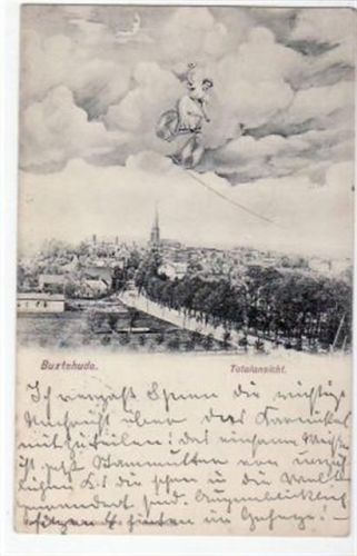 surrealistische Ansichtskarte Buxtehude mit Totale und Radfahrerin am Seil aus dem Himmel fahrend gelaufen, 1905. Leichter Stempeldurchdruck, leicht fleckig, sonst gut erhalten