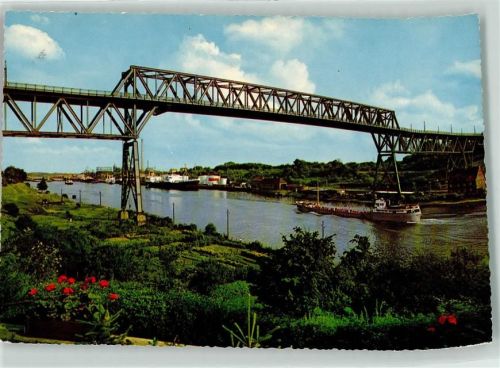 Rendsburg Nord Ostsee Kanal mit Hochbrücke Frachtschiff Tanklager Gasometer
