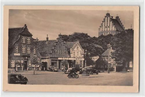 Heiligenhafen Heiligenhafen. Markt ungelaufen kleiner Knick unten rechts, sonst gut erhalten