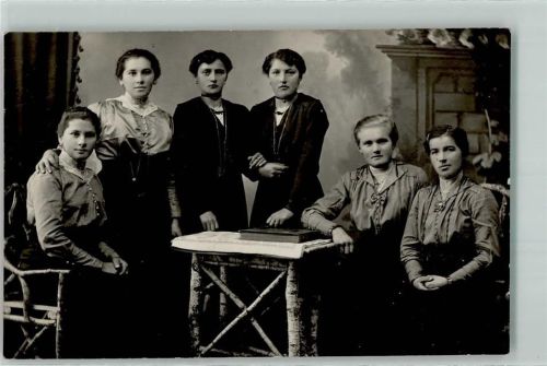 Laufen Porträt 6 junge Frauen