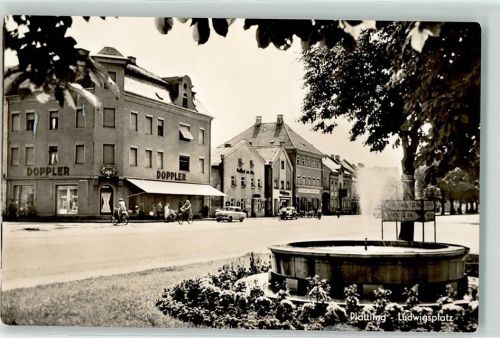 94447 W8350 Plattling - Ludwigsplatz Brunnen Straßenwegweiser Geschäft Doppler Fahrrad