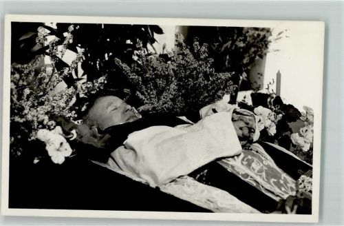 Totenbett Friedhof