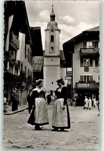 Miesbach Apotheke Frauen Tracht Kirche Uhr Fahnen