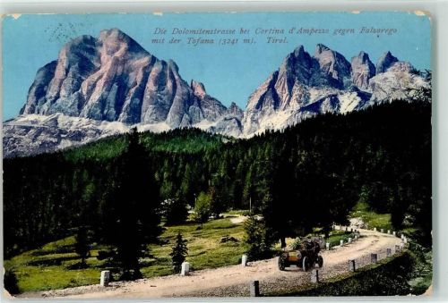 Cortina d'Ampezzo Dolomitenstraße gegen Falzarego mit der Tofana Oldtimer