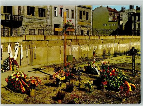 Kreuzberg Checkpoint Charlie Mahnmal Peter Fechter
