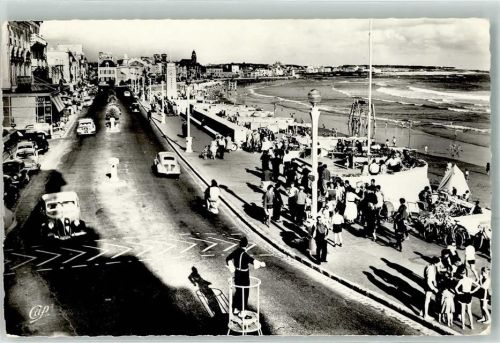 Les Sables-d'Olonne le Remblai et la Plage Oldtimer Fahrrad Verkehrspolizist