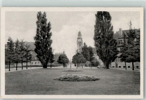 Wittenberge Am Heinrich-Heine-Platz mit Blick auf das Rathaus Oldtimer
