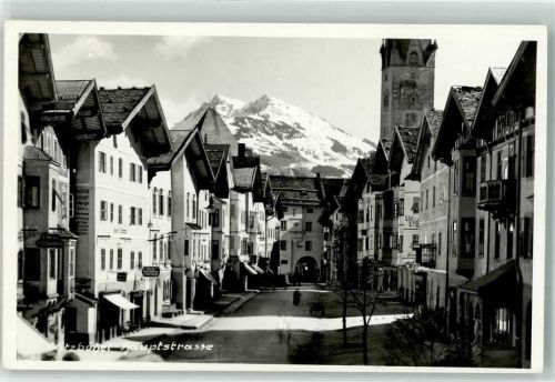Kitzbühel Hauptstraße Tor Kirche Geschäfte