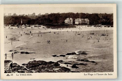 Brest La Plage a l heure du bain Strand Ruderboot Le Trez-Hir