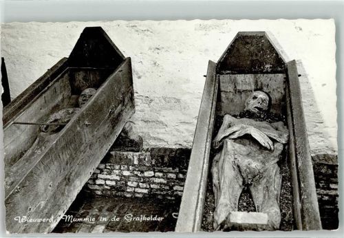 Wieuwerd Mumien in de Grafkelder