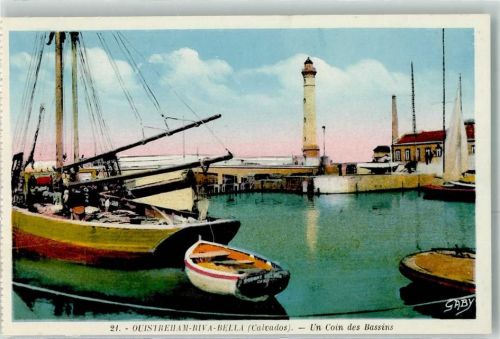 Ouistreham un Coin des Bassins Leuchtturm Fischerboot