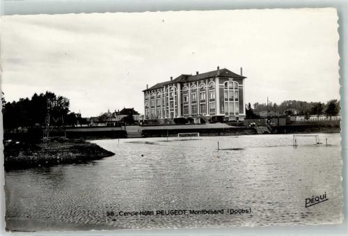Montbeliard Cercie Hotel Peugot Überschwemmter Fußballplatz