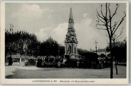 Ludwigshafen Marktplatz mit Monumentalbrunnen