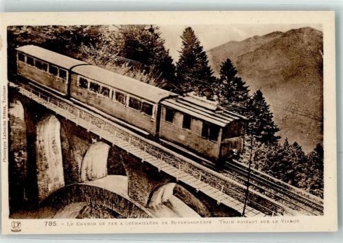Saint-Aventin le Chemin de fer a Cremaillere de Superbagners Bahn überquert das Viadukt
