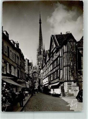 76000 Rouen - Vieilles maison et fleche de la Cathedrale